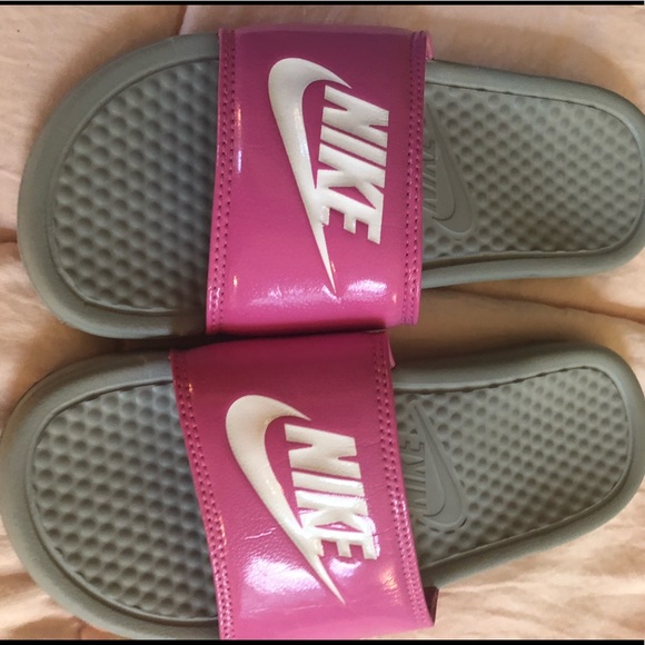 hot pink nike sandals